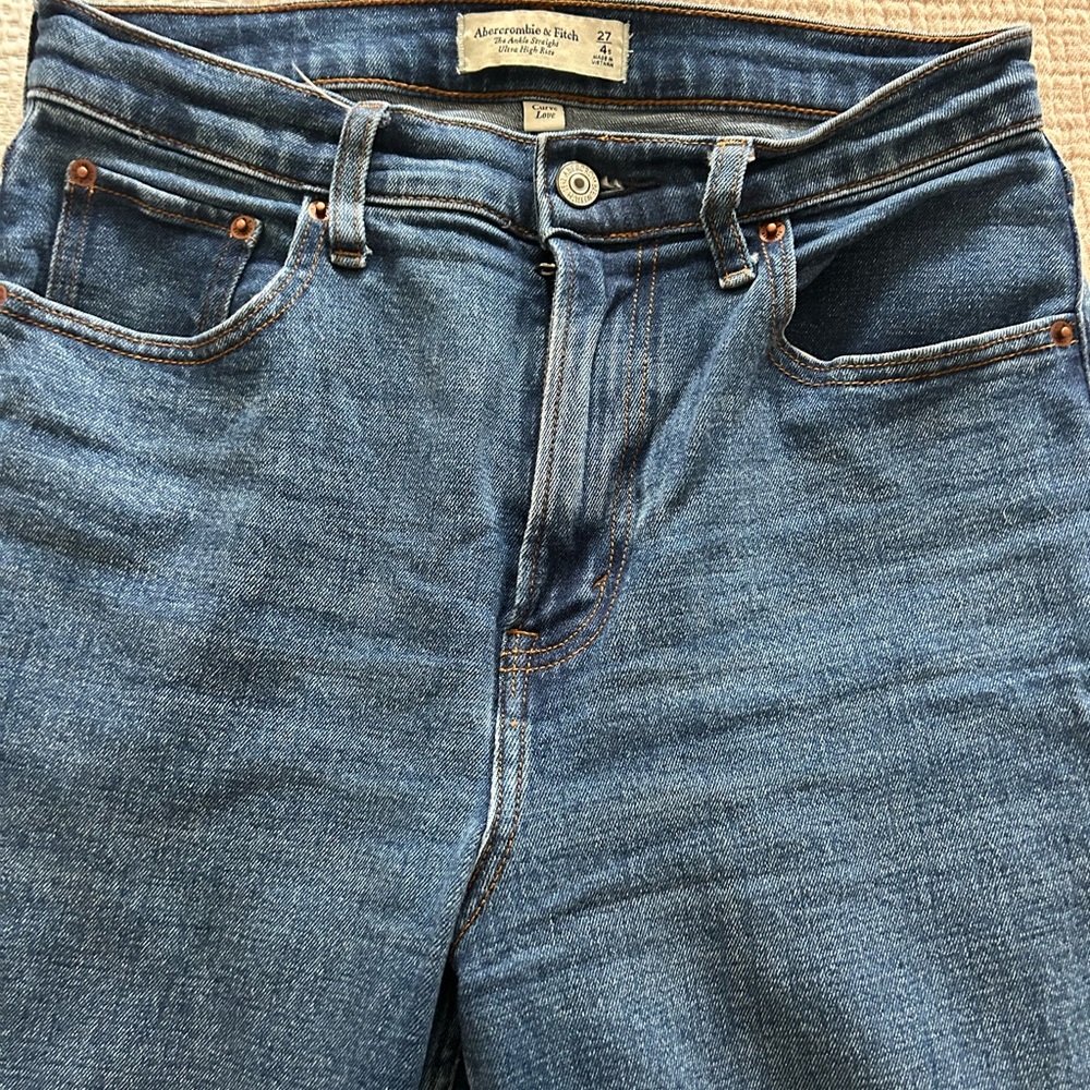 Abercrombie & Fitch Indigo Cropped Jeans